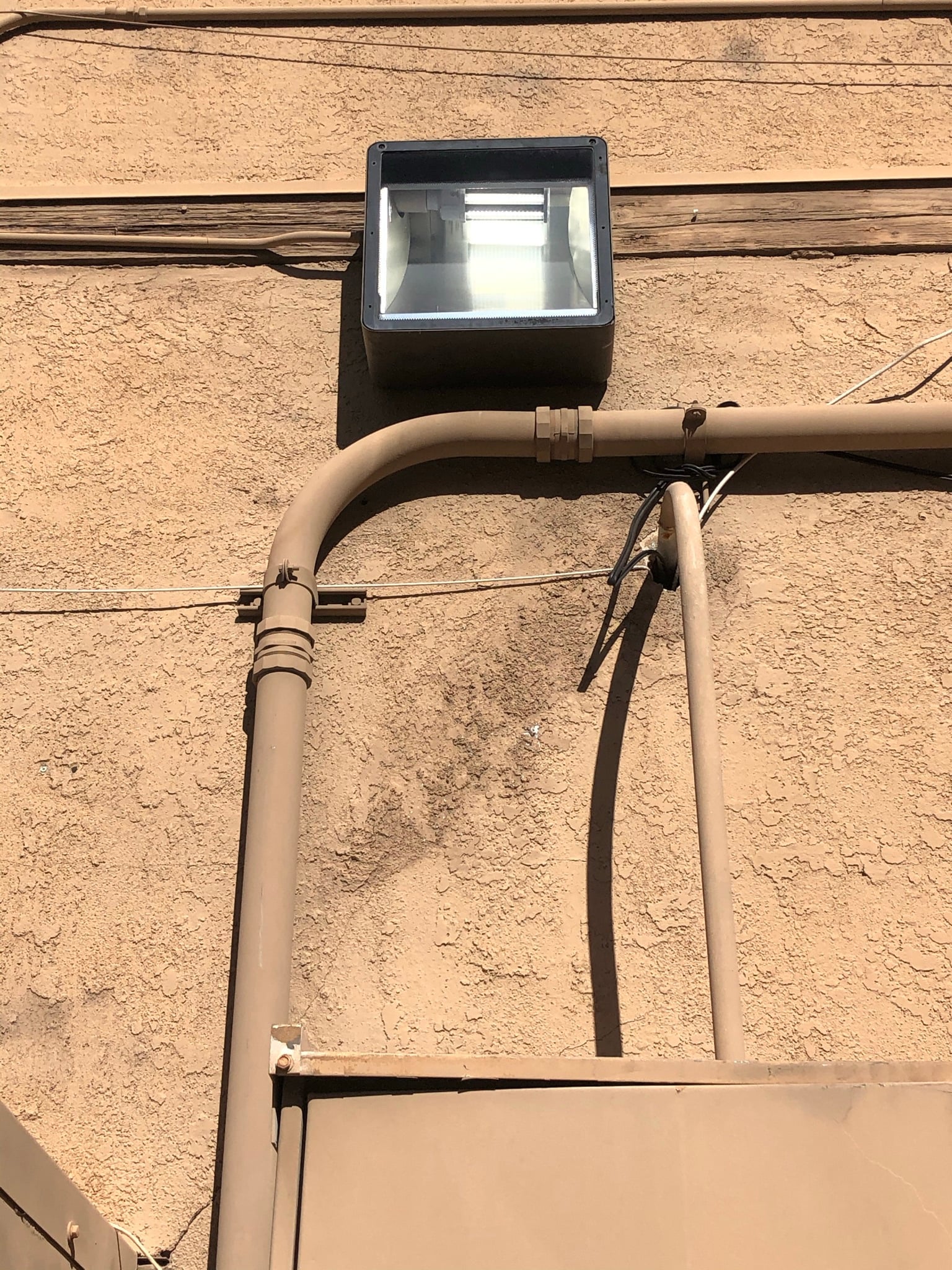 Outdoor electrical wall light
